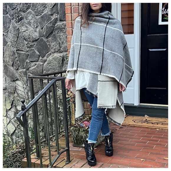 Chic Boho Fabulous Poncho Shawl - Picture 3 of 10